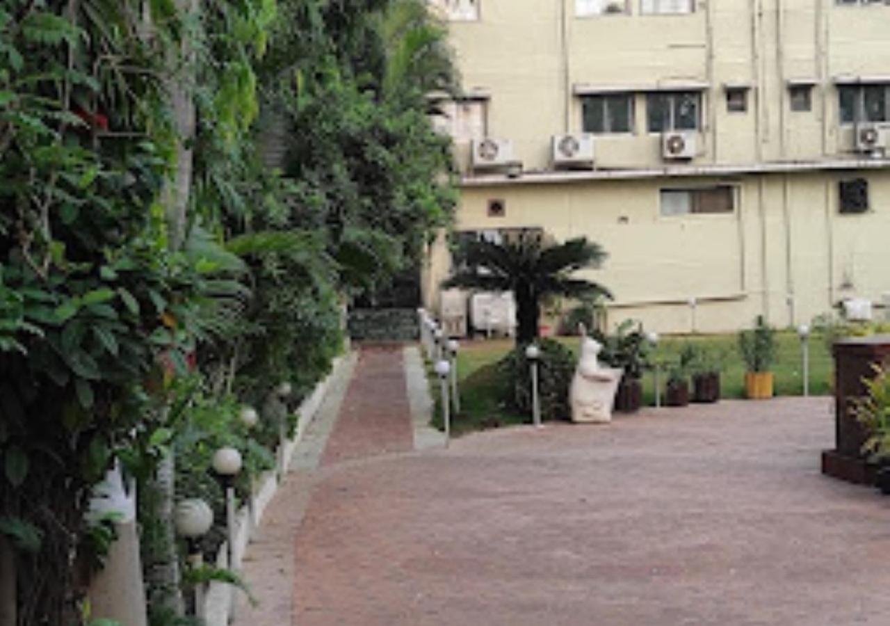 Hotel Blue Paradise Chandrapur Zewnętrze zdjęcie